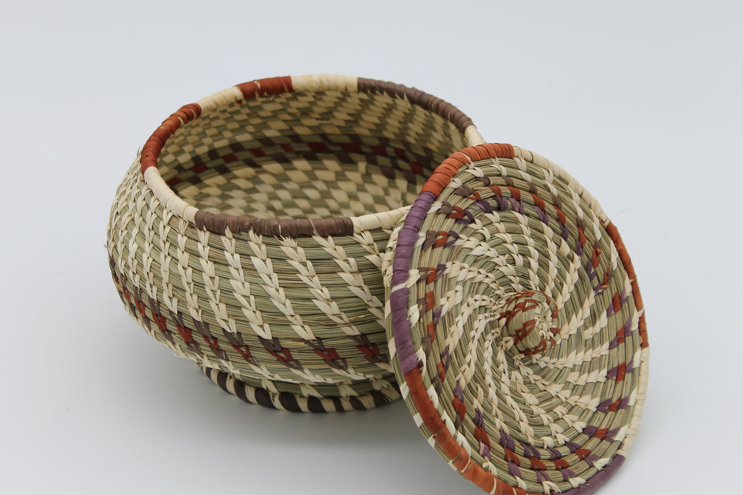 Handcrafted Sabai Grass Bulb-Shaped Container with Lid