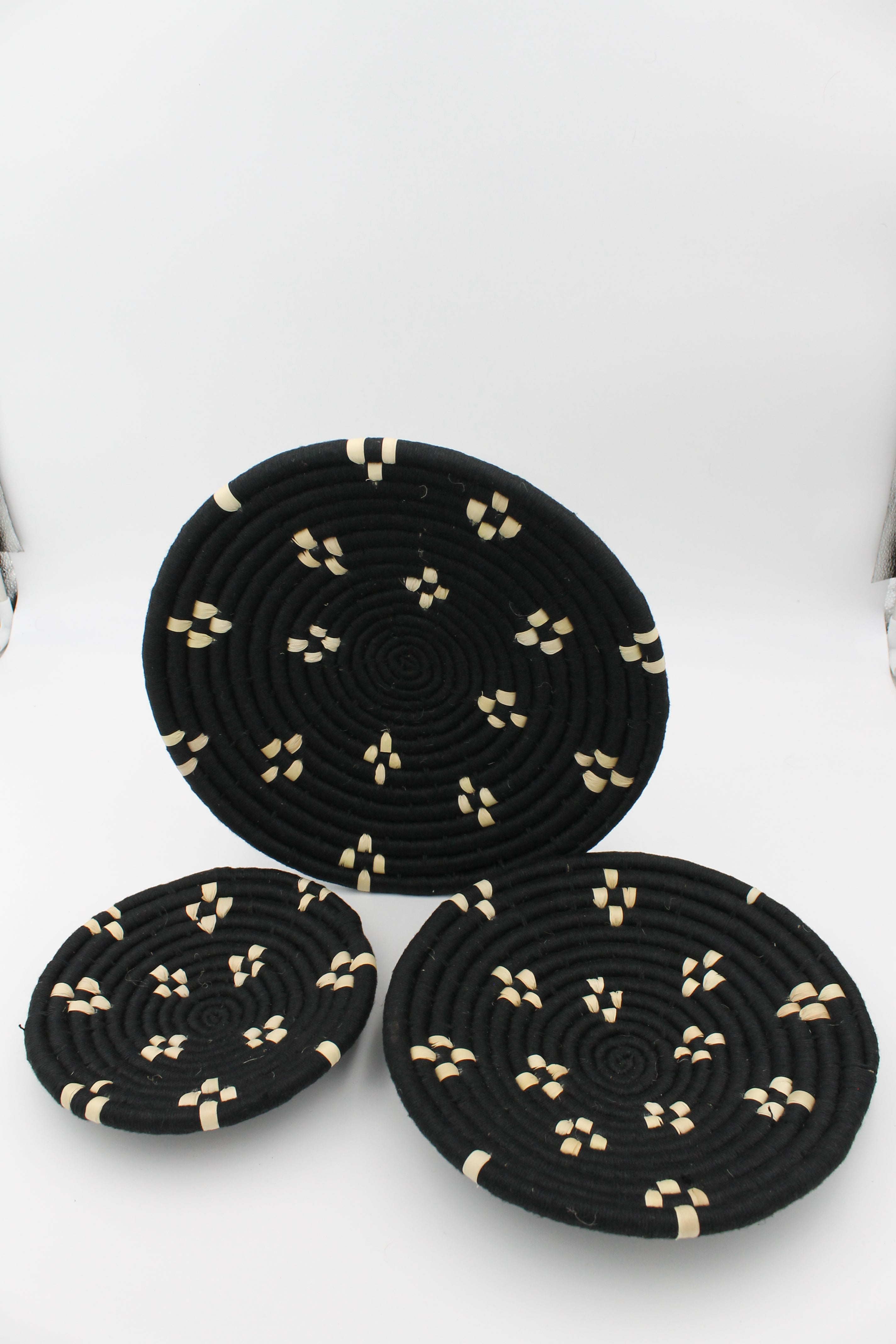 Classic black dot handwoven set of 3 wall art (Black)